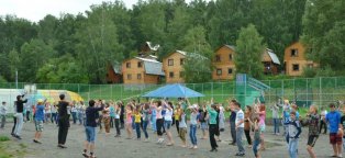 Mountain Alta Camp Of The Children ' S Empire Of Tourism